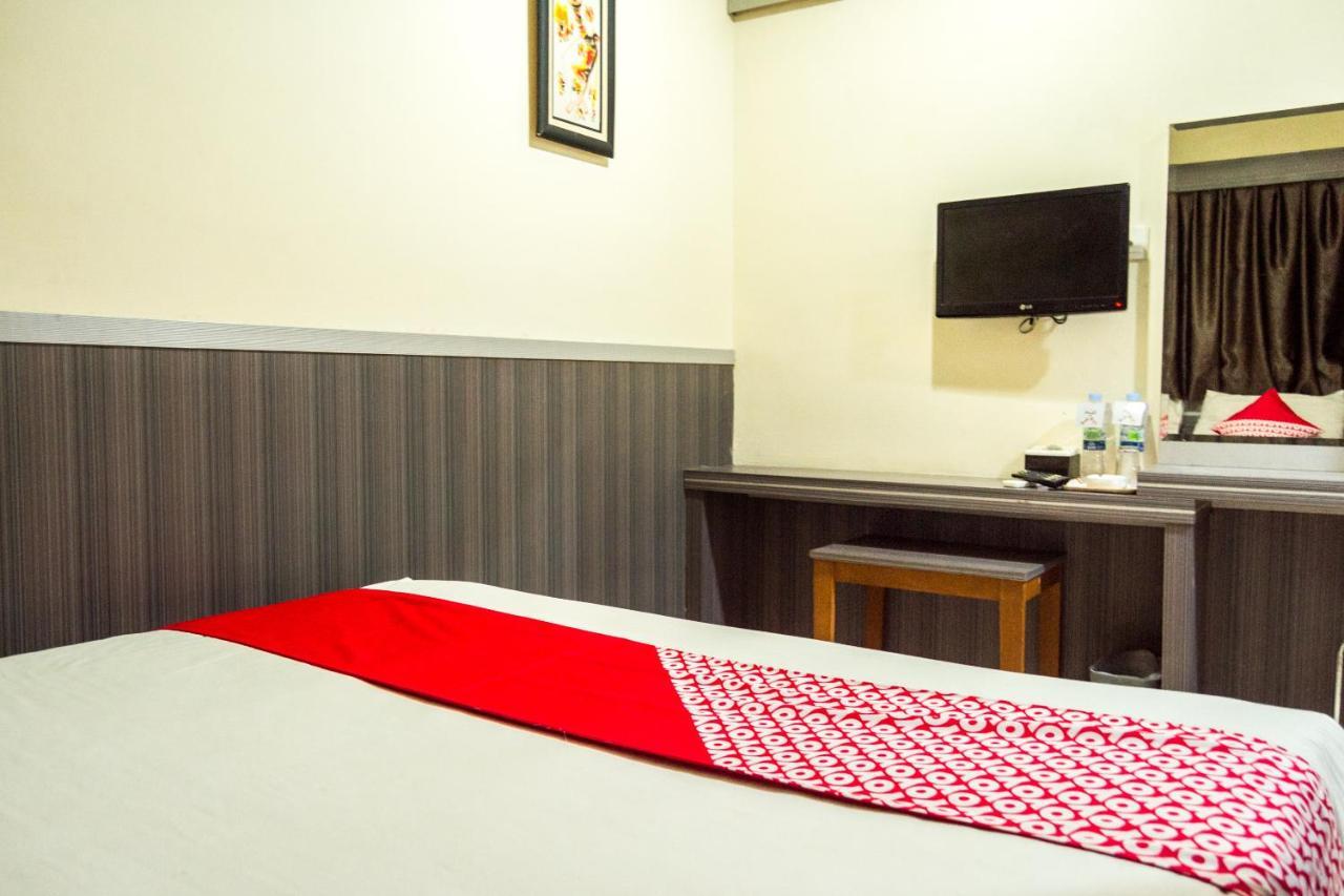 Collection O 625 Hotel Golden Gate Batam Экстерьер фото