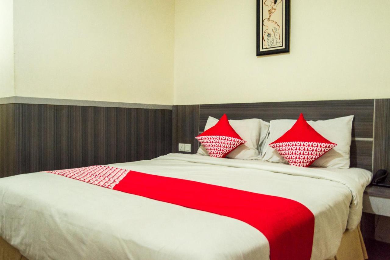 Collection O 625 Hotel Golden Gate Batam Экстерьер фото