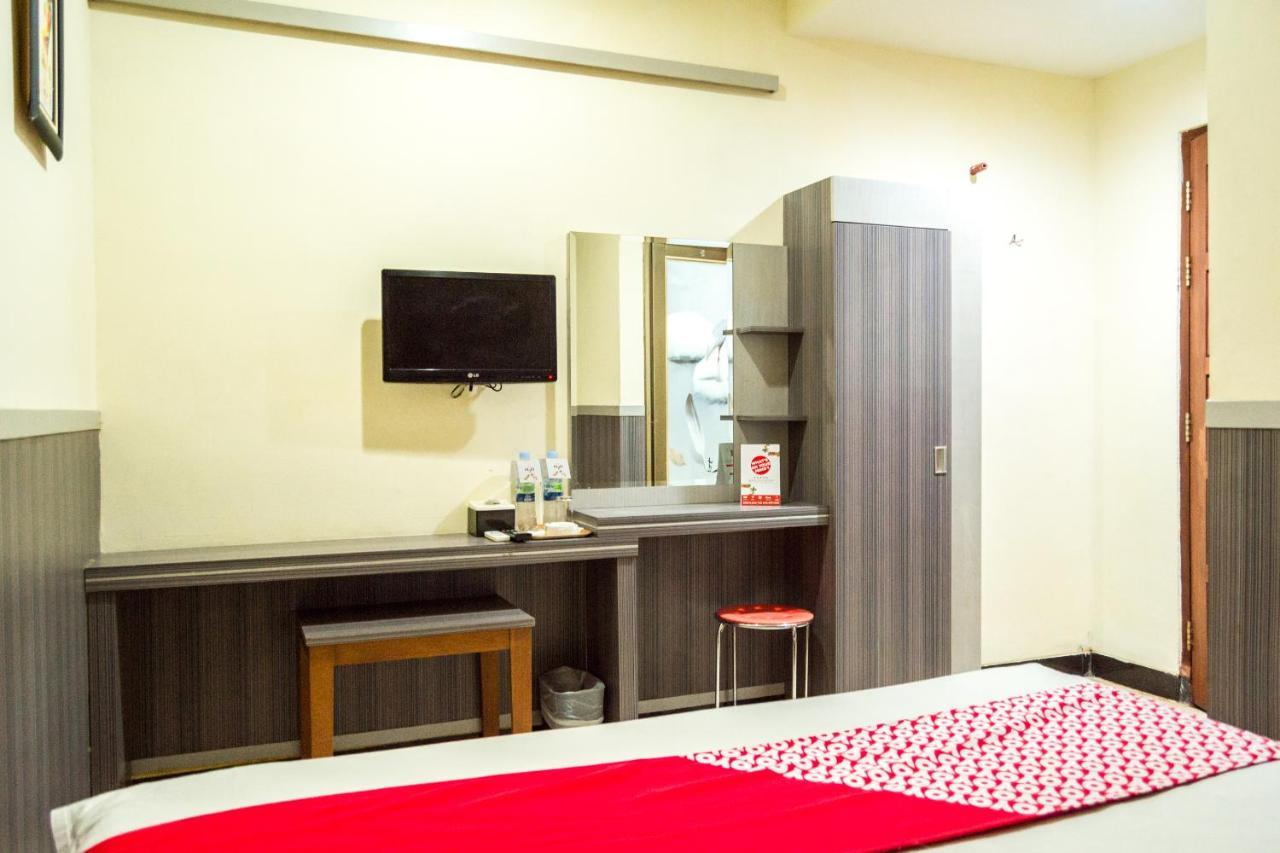 Collection O 625 Hotel Golden Gate Batam Экстерьер фото