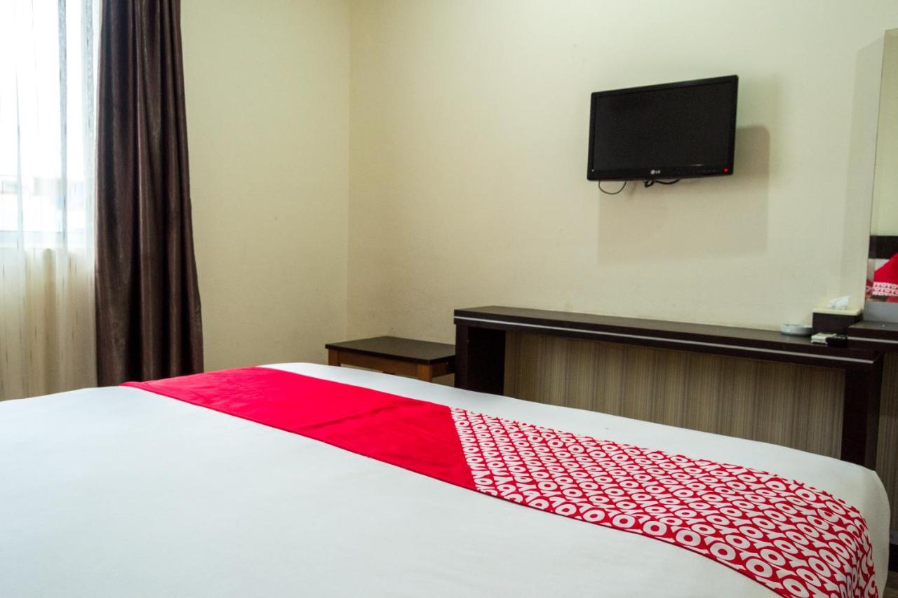 Collection O 625 Hotel Golden Gate Batam Экстерьер фото