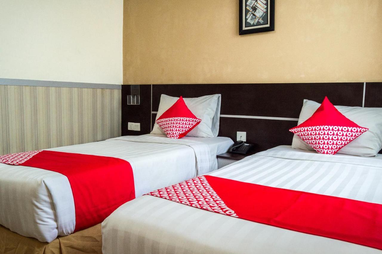 Collection O 625 Hotel Golden Gate Batam Экстерьер фото