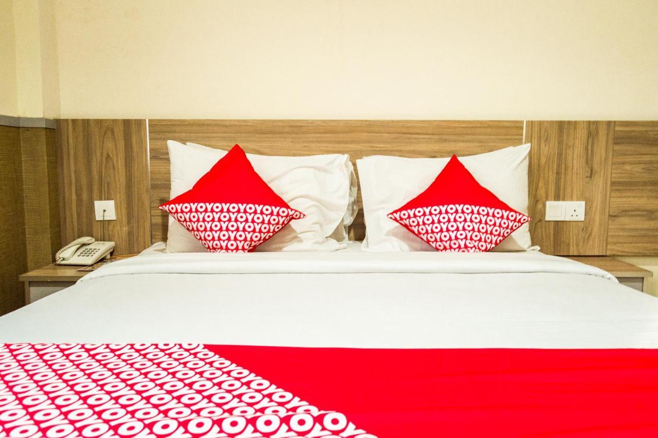 Collection O 625 Hotel Golden Gate Batam Экстерьер фото