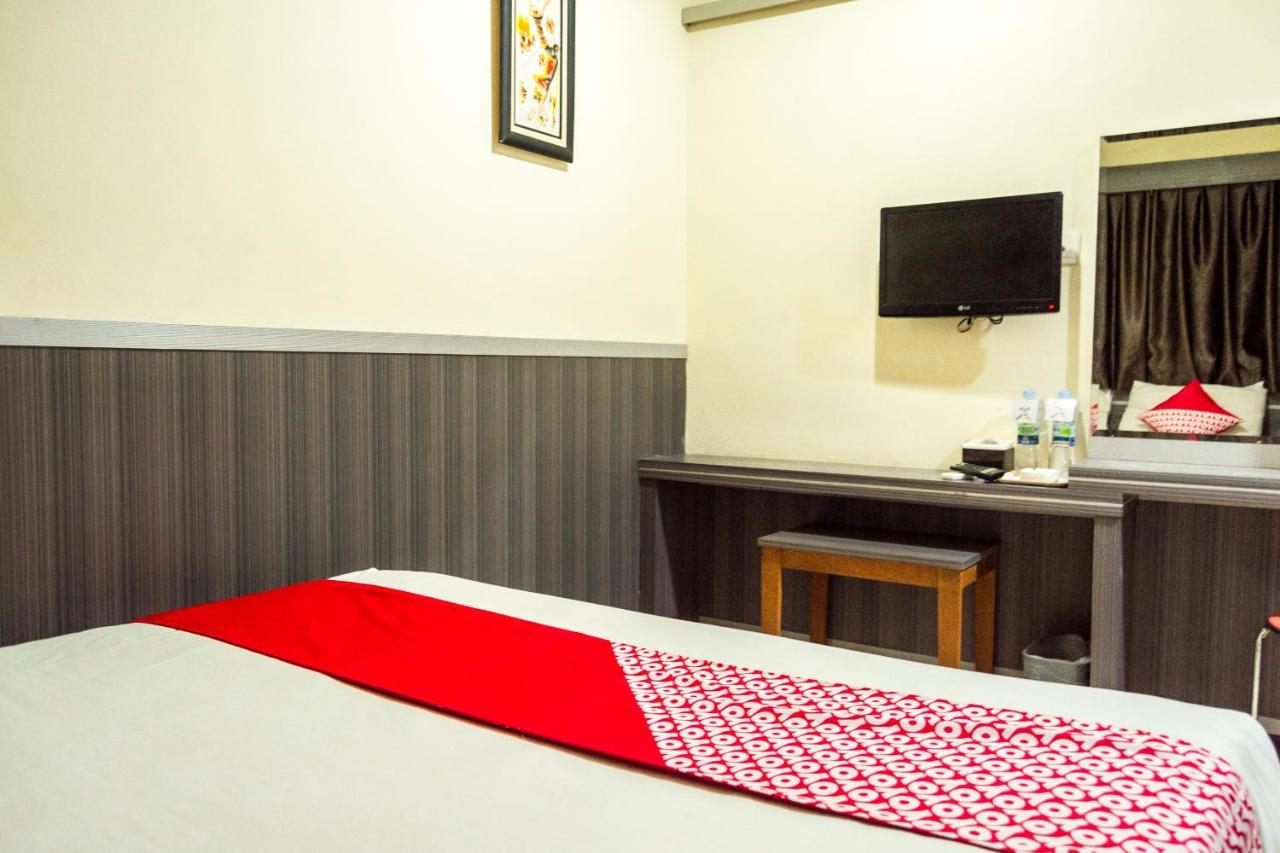 Collection O 625 Hotel Golden Gate Batam Экстерьер фото
