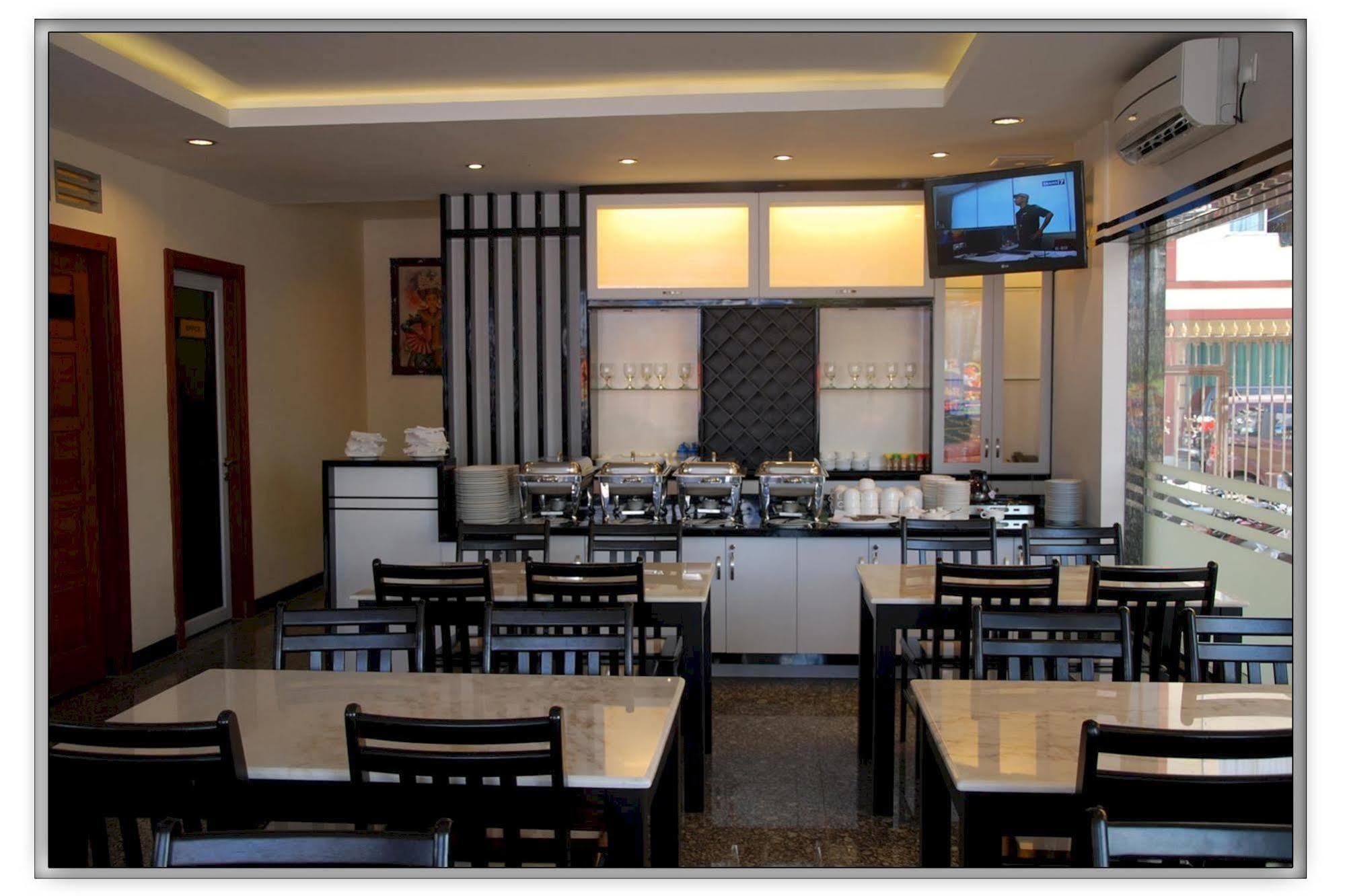 Collection O 625 Hotel Golden Gate Batam Экстерьер фото